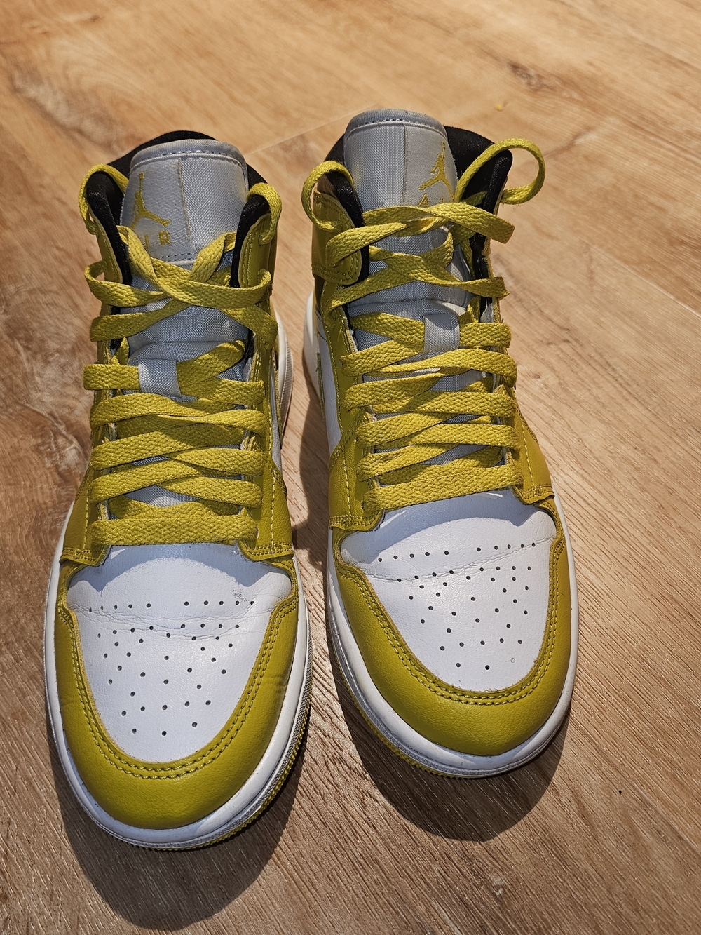 Jordan Mid Top Sneakers in Yellow and White - Picture 2 of 7